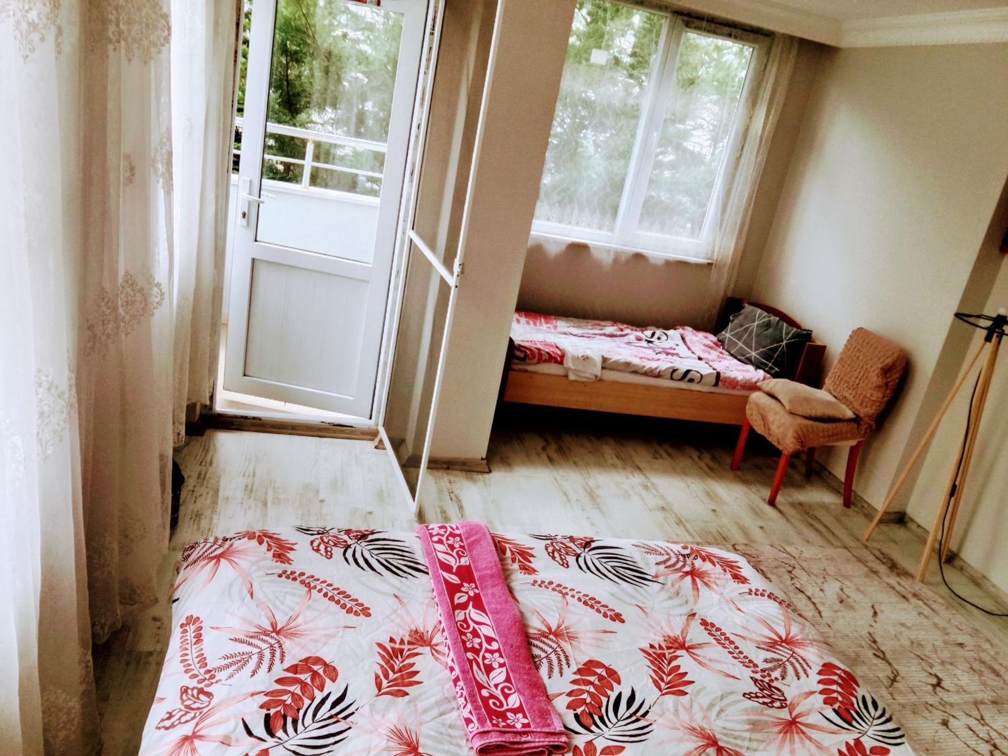 Ahmet Teacher Hotel,6 Minutes From The Airport Arnavutkoy Buitenkant foto