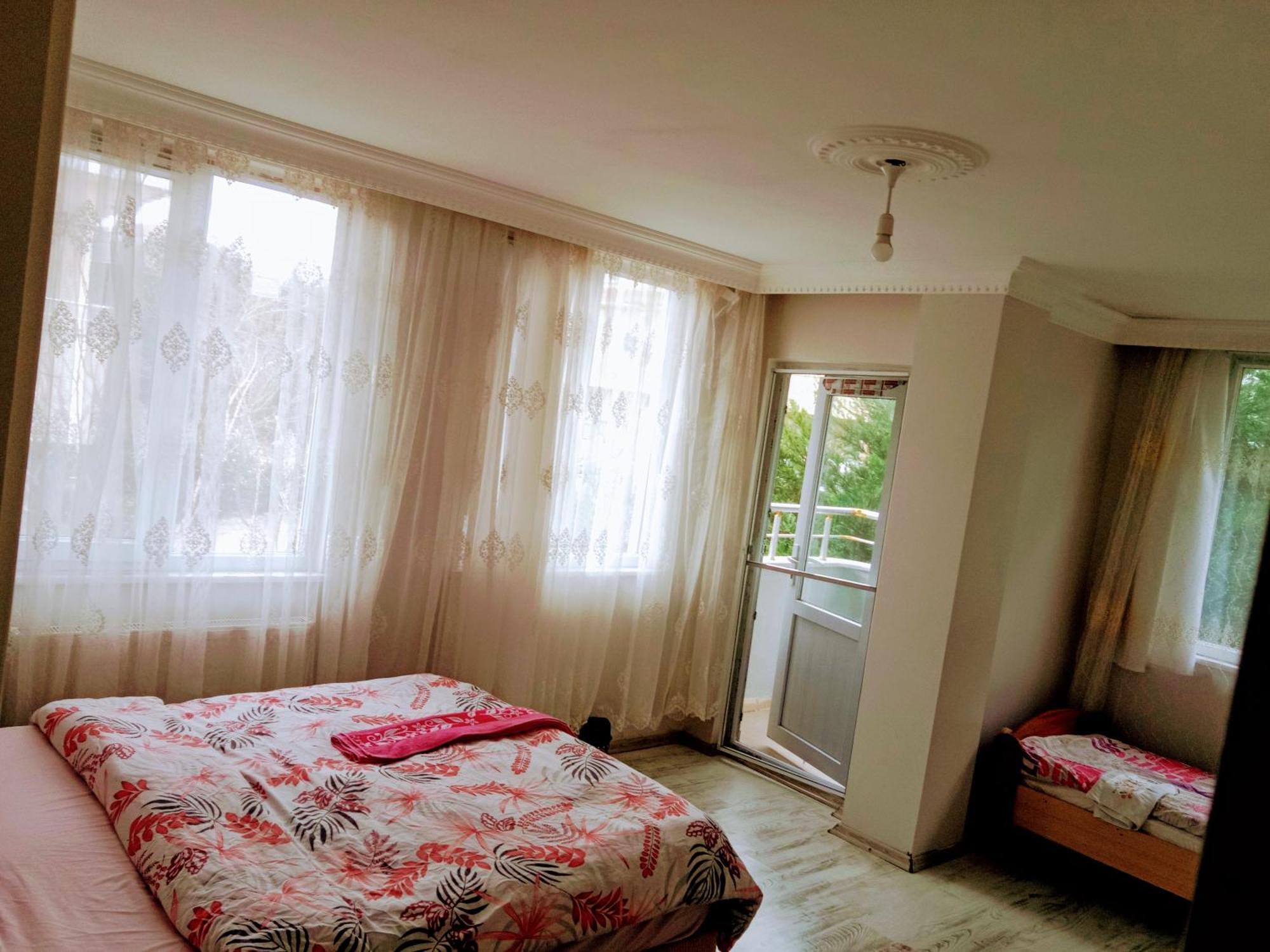 Ahmet Teacher Hotel,6 Minutes From The Airport Arnavutkoy Buitenkant foto