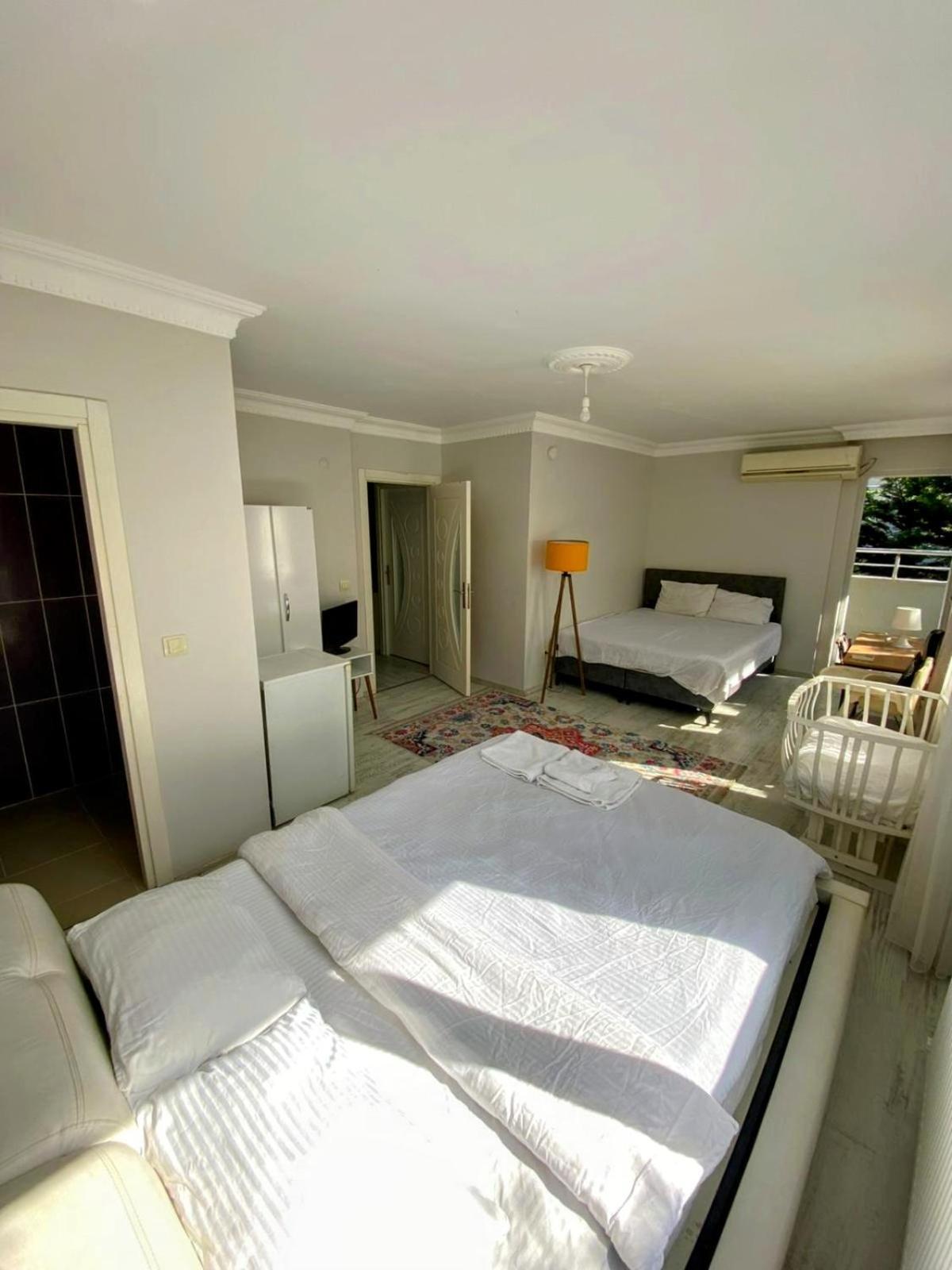 Ahmet Teacher Hotel,6 Minutes From The Airport Arnavutkoy Buitenkant foto