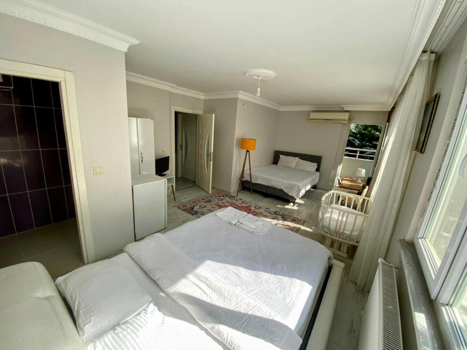 Ahmet Teacher Hotel,6 Minutes From The Airport Arnavutkoy Buitenkant foto