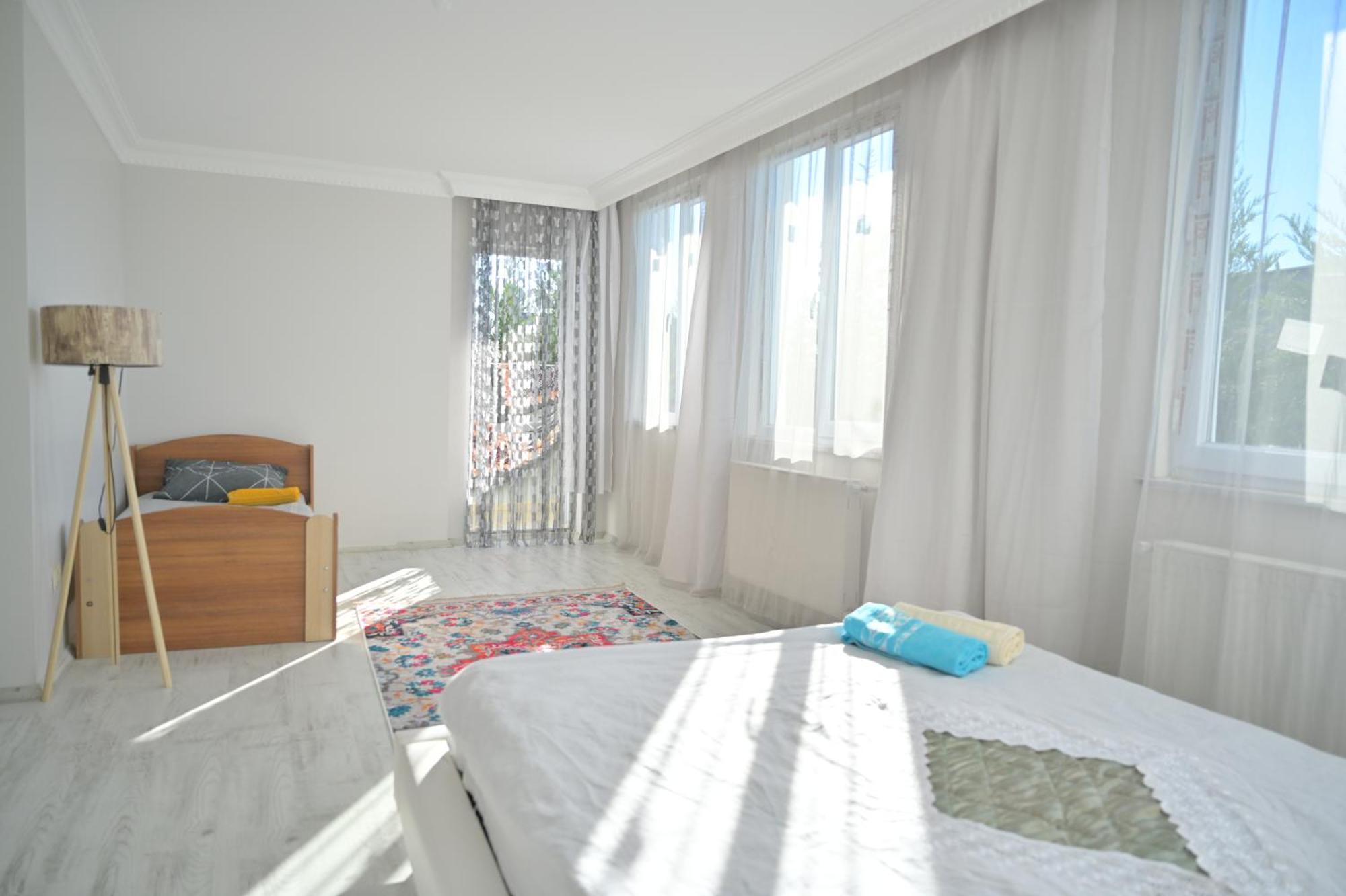 Ahmet Teacher Hotel,6 Minutes From The Airport Arnavutkoy Buitenkant foto