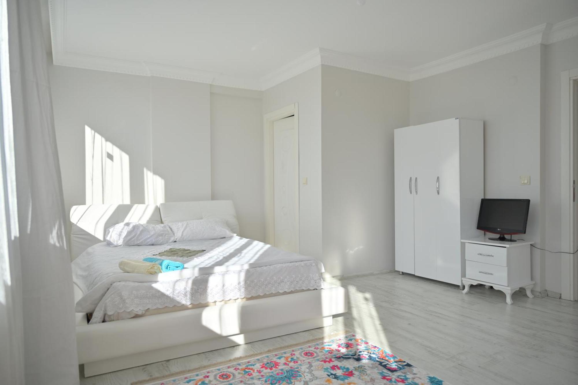 Ahmet Teacher Hotel,6 Minutes From The Airport Arnavutkoy Buitenkant foto